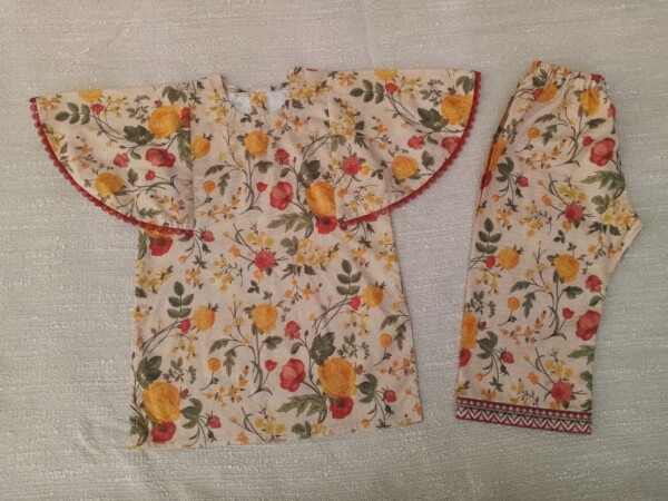 Shirt with round sleeves