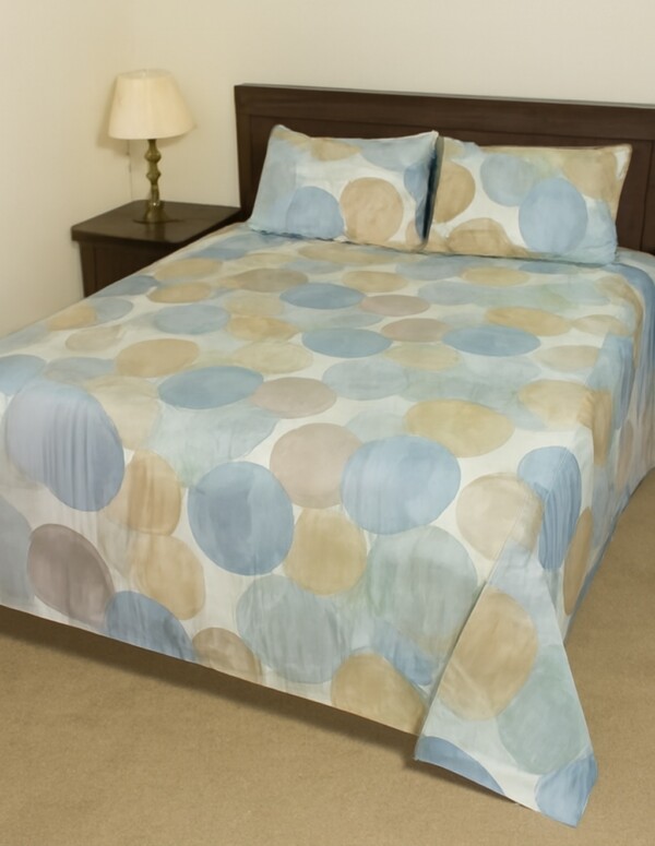 HIthread Bedsheet with Two Pillow Covers