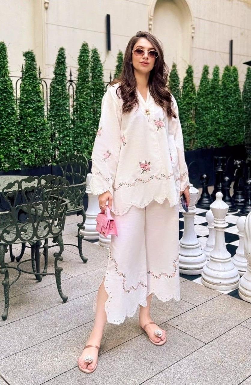 Ivory Rose Scalloped Set