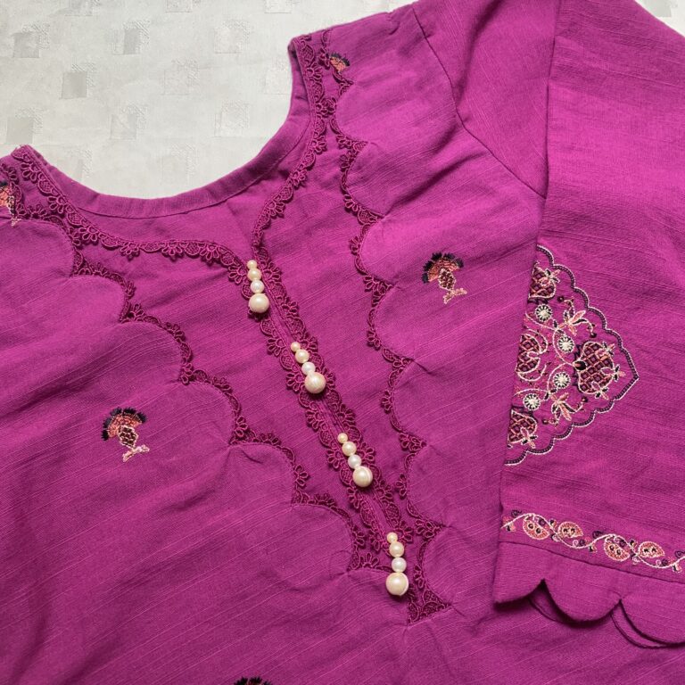 Saya outfit neck design